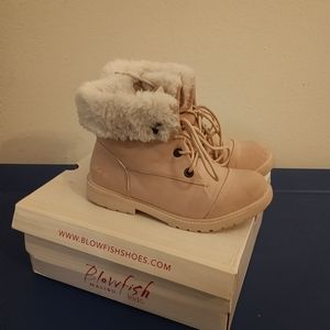 Girls boots size 4